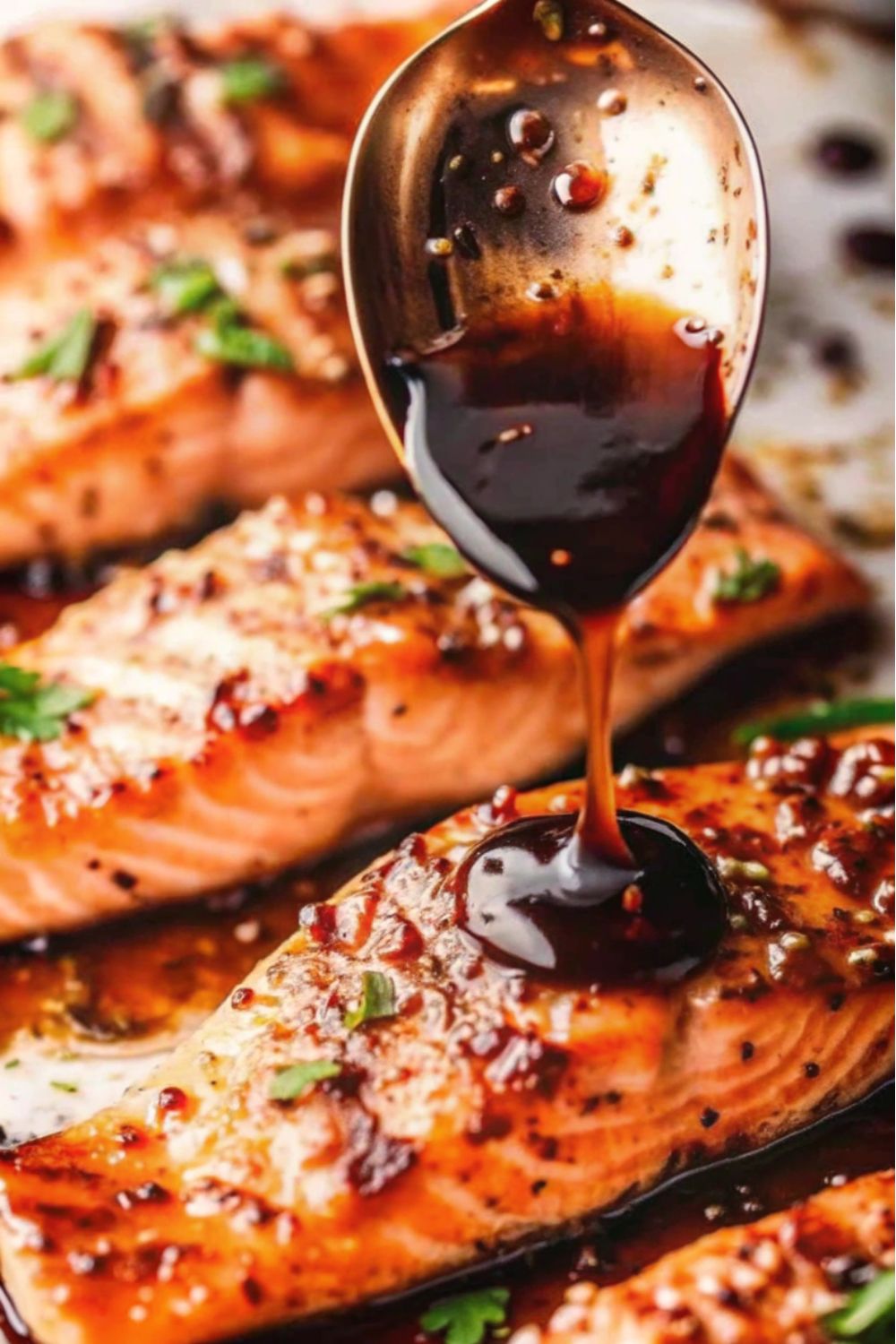 Cooked salmon with honey sauce.